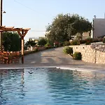 Ataviros 2* Émbonasz