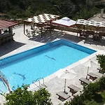 Ξενοδοχείο με διαμερίσματα αττάβυρος