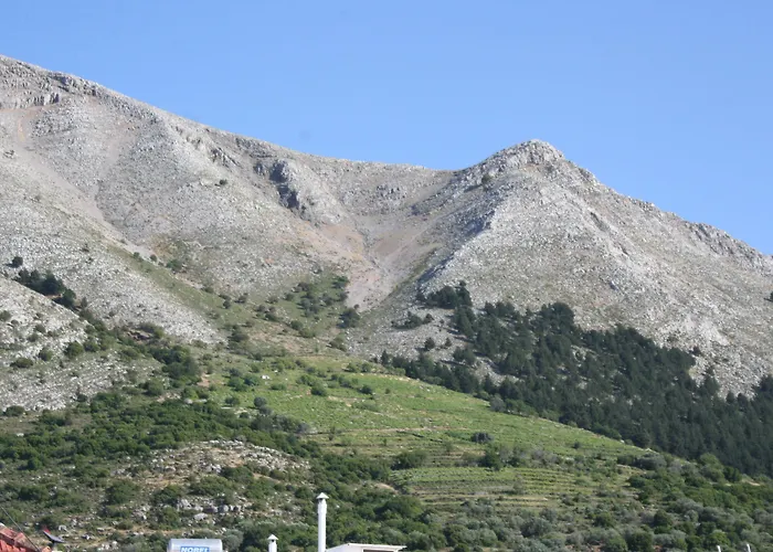 Ataviros Émbonas