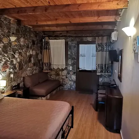 アパートホテル Ataviros