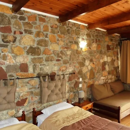 アパートホテル Ataviros