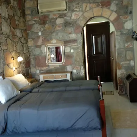 Ataviros アパートホテル 2*