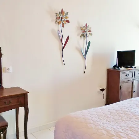 Ataviros アパートホテル 2*