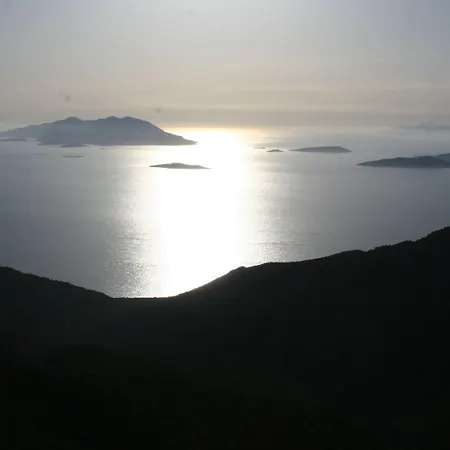 Ataviros 2* Émbonas