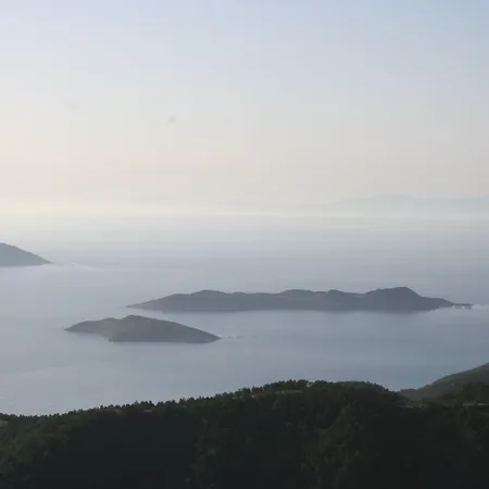 アパートホテル Ataviros Émbonas