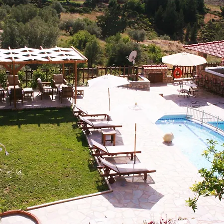 アパートホテル Ataviros 2*