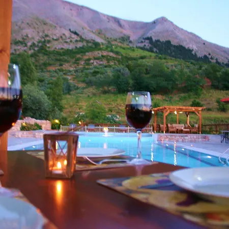 アパートホテル Ataviros 2*