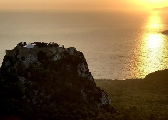 阿塔维罗斯酒店 2*